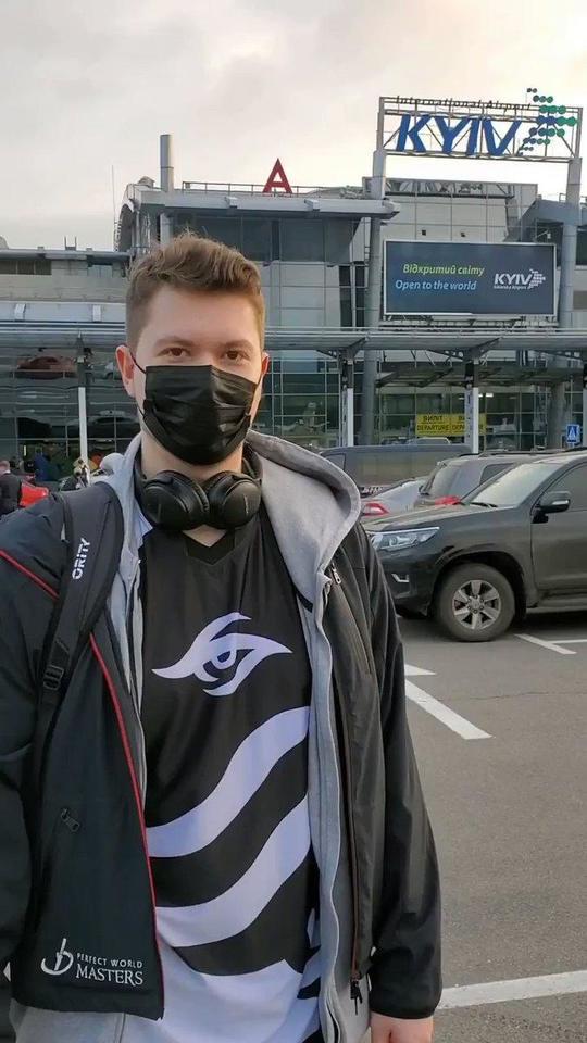 新手玩家如何借鉴专业选手出装提升游戏表现