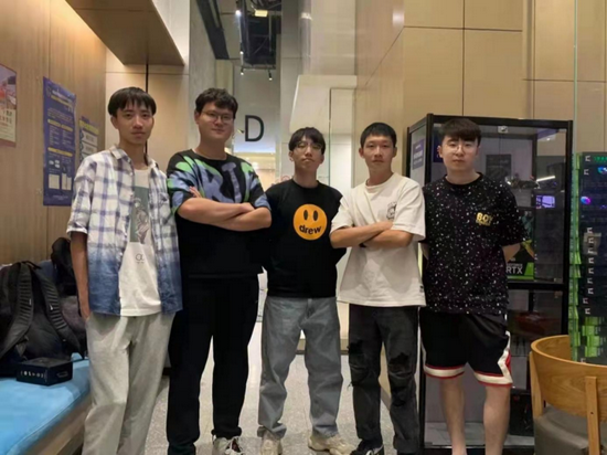 虎牙HYPER X英雄联盟2025全球总决赛观赛派对盛况空前